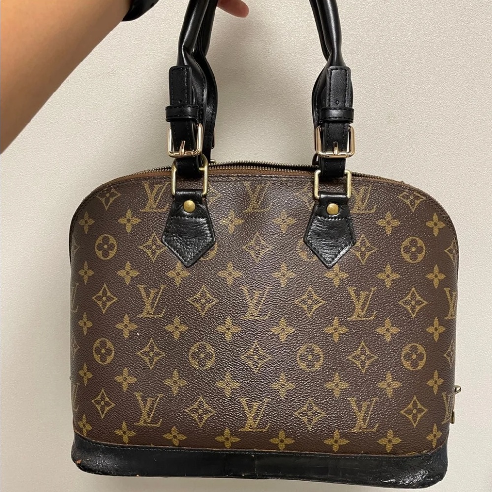 Authentic Louis Vuitton vintage ALMA PM
